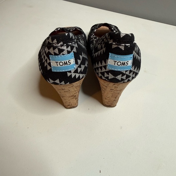TOMS Reina Tribal Black and White Peep Toe Cork Wedge Shoes - Picture 3 of 5